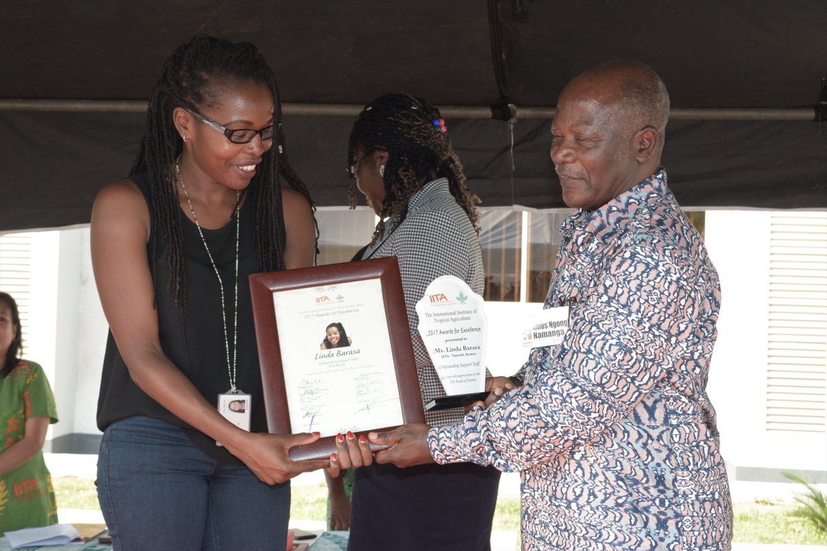 IITA_CGIAR's tweet photo. What a successfull #P4DWeek 2018!
Congratulations 👏👏👏to 2017 #Awards for Excellence Winners:
1⃣Outstanding Scientist: Tahirou Abdoulaye
2⃣Most Promising Young Scientist: Tesfamicheal Assfaw
3⃣Outstanding Publication: Christopher Mutingi
4⃣Oustanding Support Staff: Linda Barasa https://t.co/5mtkLouTuu