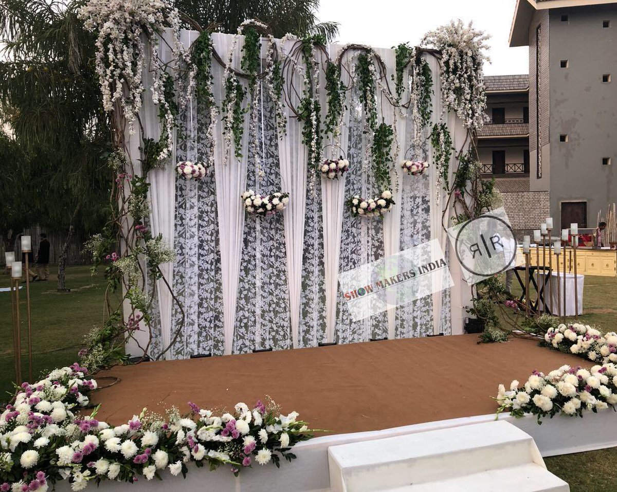 vikrant3232's tweet photo. Celebrating 25 years of togetherness, this theme was an expression of "silver jubilee". #teamSMI and #teamRR collaborated to curate this calm and surreal view for the couple. https://t.co/GqUhi8iUGz https://t.co/d1zghJLg9Y