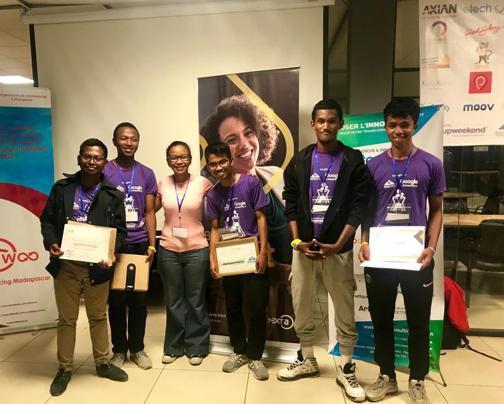 NextA_mg's tweet photo. Franc succès pour la 1ère édition du #GSWAIAN! 👏 #T-isera remporte la 1ère place avec leur projet de scan photo d'un article et la possibilité de l'acheter en magasin! 03 mois d'incubation, de mentoring offerts aux gagnants par #Nexta.
#AxianGroup 
cc @RakotondrainiB @GSWAIAN https://t.co/AUErzoizWJ