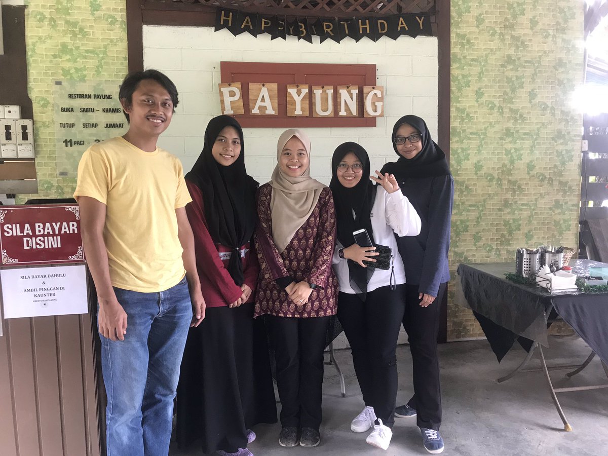 restoranpayung's tweet photo. 🌂
Alhamdulillah. Terima kasih geng sudi berkolaborasi bersama Restoran Payung. Terima kasih kerana banyak membantu, berkongsi ilmu dan menyumbangkan idea. Kurang lebih mintak halal ye dalam tempoh sebulan lebih kita bekerjasama ni. Kita berjaya sama-sama okay☺️ https://t.co/vRnkVnbGGB