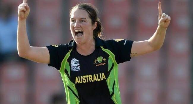 WomenCricketHQ's tweet photo. FULL SCORECARD: https://t.co/XyTkldLjjH

Melbourne Renegades vs Sydney Thunder #WBBL
#REN: 98/8 (20.0 Ovs)  |  #THU: 99/4 (16.5 Ovs)
#SydneyThunder Women win by 6 wickets

Player of the Match: #ReneFarrell https://t.co/K2hYLeKbPC