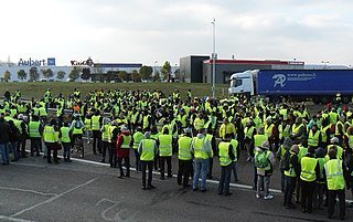 phsilberzahn's tweet photo. Les gilets jaunes ou la confusion des modèles mentaux dans un mode qui change https://t.co/3Su2SseLoX https://t.co/aUWHBmiYH0