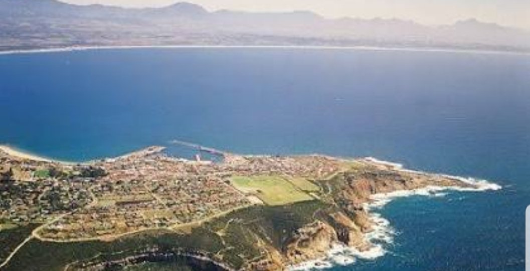 Let's share in the joy of the Garden Route, Mosselbaai, Knysna, Port Elizabeth. View our cottages and vacation homes available in the area for getaways up to 15 December and after 7 January. Visit southernstaying.co.za/location/garde… to view our collection, or to contact us.