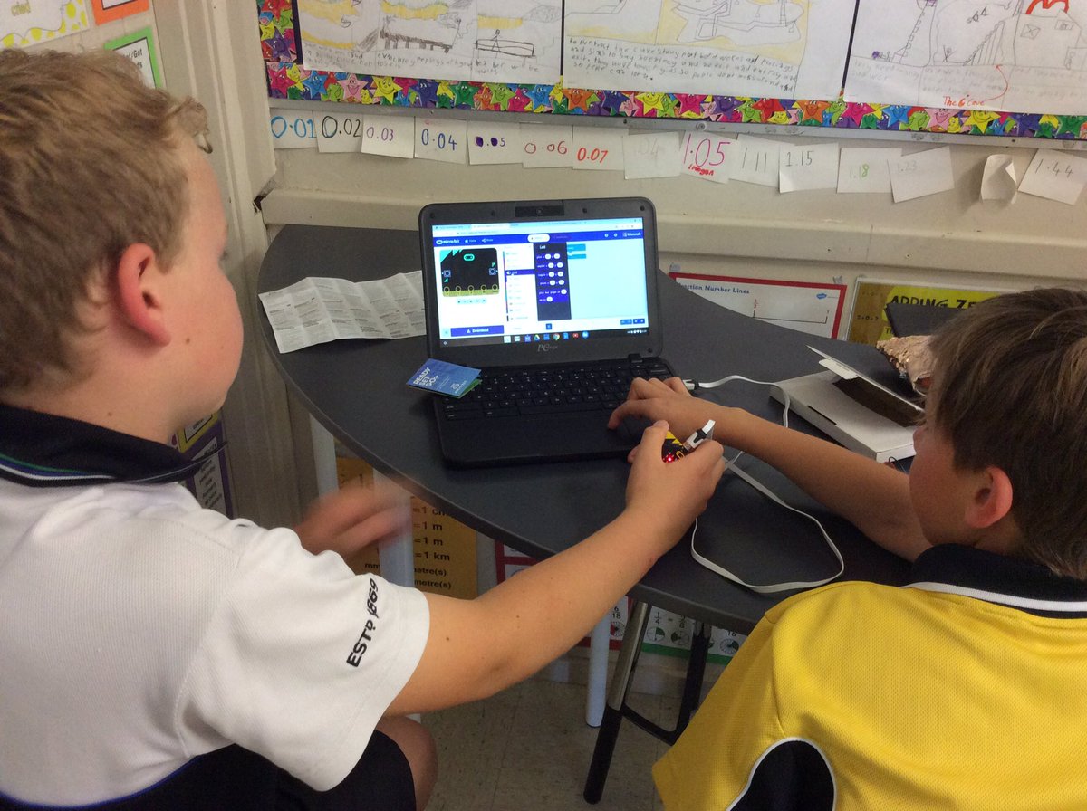 bugs_ferguson's tweet photo. Our first play with micro:bits using the #makecode tutorials! Exciting! Thanks @cserAdelaide for your lending library resources  👍
@microbit_edu https://t.co/zGsSNTfq9m