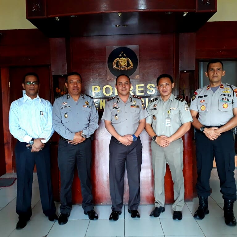 arinaldi0333's tweet photo. Bersama bpk Kapolres Bener Meriah. AKBP. Fahmi Irwan Ramli,S.H,S.I.K,https://t.co/ygGkVpIngh
#duakomandosatutujuan
#bersinergi #kerjabersama #bpnkinilebihbaik #senangmemudagkan
@djalil_sofyan 
@atr_bpnaceh @atr_bpn @PP_KaptiAgraria @loso_judijanto https://t.co/Wnj97aUwS7