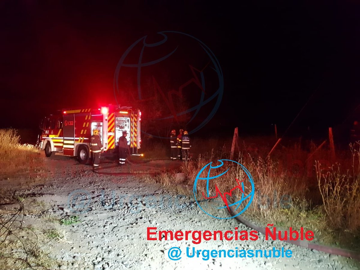 emergencianuble's tweet photo. #CHILLAN #BOMBEROS TRABAJARON EN VILLA BRISAS DEL BICENTENARIO, CALLE EDUARDO OSSANDON CON AV. BARROS ARANA, POR FUEGO EN BODEGA, SIN PELIGRO DE PROPAGACIÓN. 
#EMERGENCIA_CONTROLADA⚠️ 
@Jzg1985 @RTNUBLE @radioisadorafm
@delafu344 @LuisRivas_440 @hleivasep @urgenciasnuble https://t.co/shBfSOtkSJ