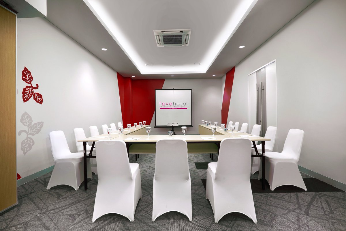 faveBojonegoro's tweet photo. Maximize your business trip success at @favehotelbojonegoro, we are ready to provide your best facilities

For any inquiries, please contact us at :
t : +62 353 5254 777
m : +6281 240 830 454
w : https://t.co/32LPK27WBd

#meetingroom #favehotelbojonegoro #archipelagointernational https://t.co/33HWYMi8cw