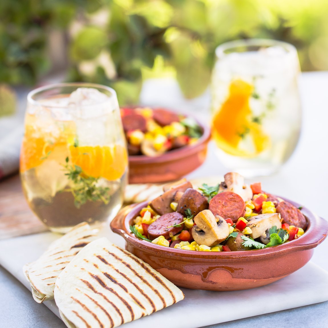 FreshMushrooms's tweet photo. Chorizo, Mushroom and Corn Bowls https://t.co/K5LVkVzTfm with Mirari Amber African Botanics Gin sounds just about right for a family gathering!
#WhyWeLoveMushrooms #mushroomtapas #ginandtapas https://t.co/wKw3ylnaZx