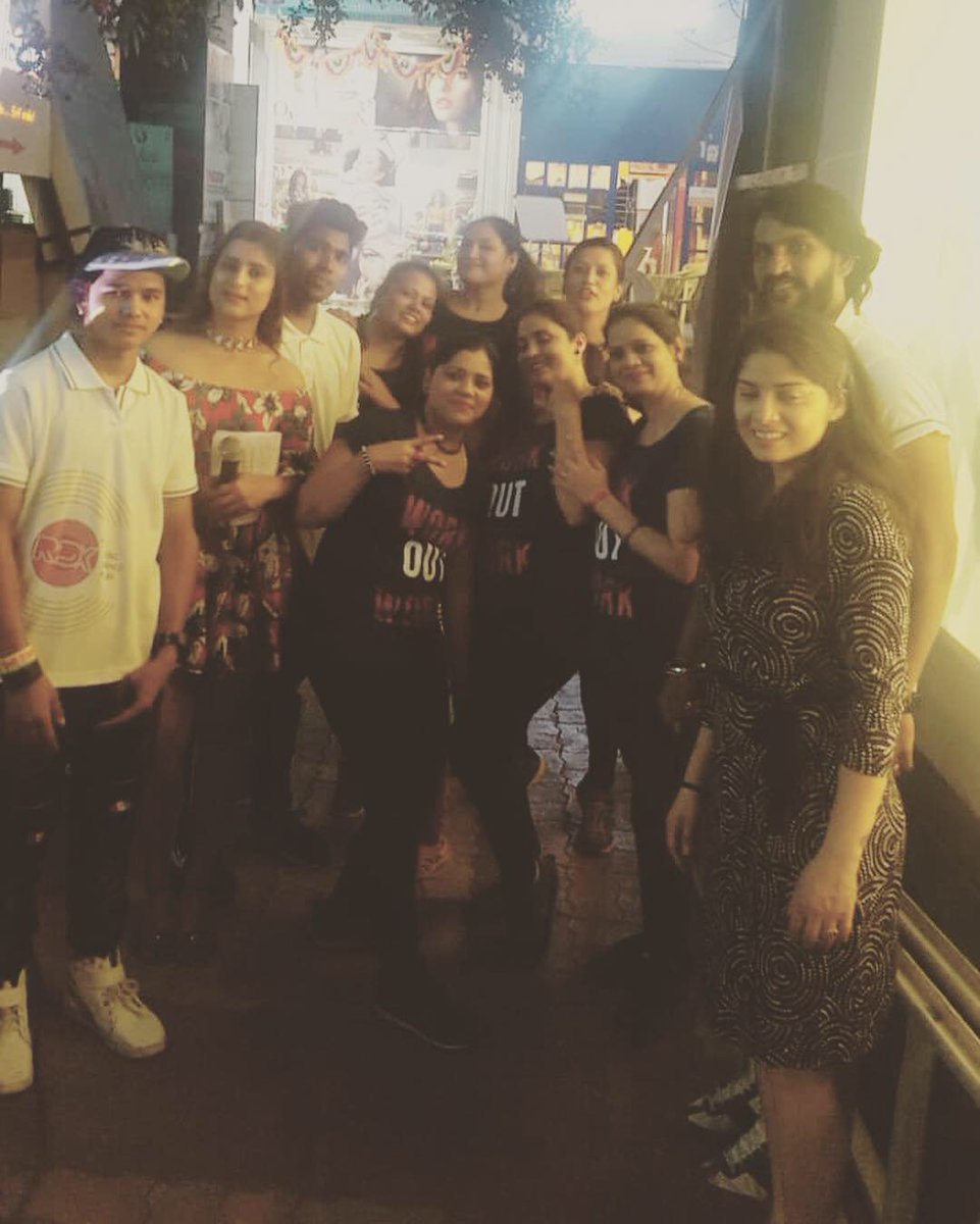 AcademyRdx's tweet photo. #AllAboutLastEvening❤!!!

Yummylicious Food, Breathtaking Dance &amp; Music Performances Dance Performances, Glamorous Fashion Show and full of energy &amp; enthusiastic LIVE Band performance…

#GlamNight #RDXAcademy #LIVEPerformance #Music #Dance #AllAboutLastNight #LiveBand https://t.co/vqn8E71kCO