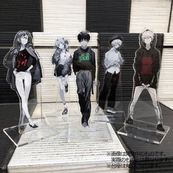 Evangelion Store Online 新商品のお知らせです イラストレーターの米山舞氏がradio Eva の10周年を記念し 登場キャラクター5人をスタイリッシュに描いた第1弾イラストと最新の第2弾イラスト エヴァンゲリオンストアから その特別なイラストがアクリル