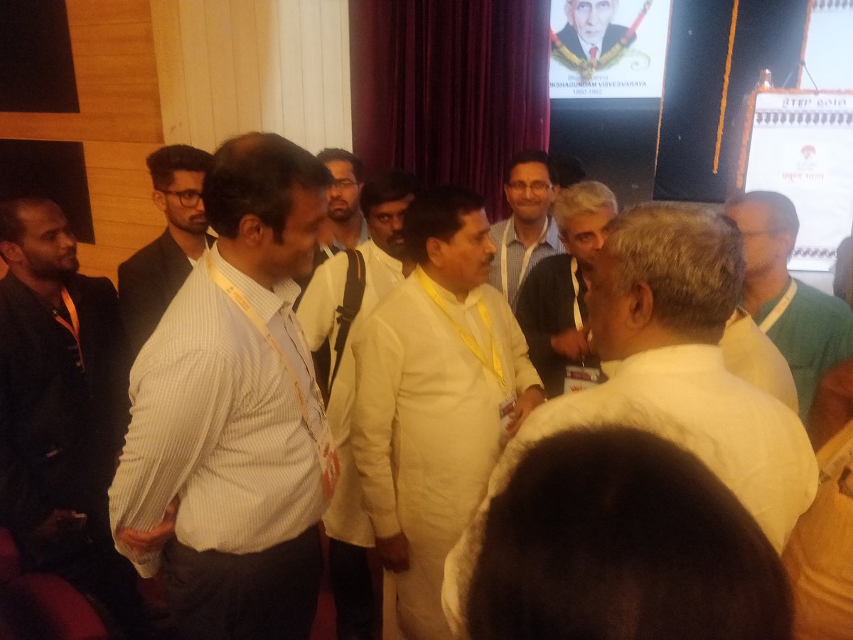 bhsngr's tweet image. Whole day @AngadiMp attend  #STEP2018 seminar &amp;amp; discussed with panelists how he transformed Belgavi using the central Govt schems.. 
#Belgavi is blessed with an approachable MP who has a vision towards his constituency.. 

#SelfieWithAngadi