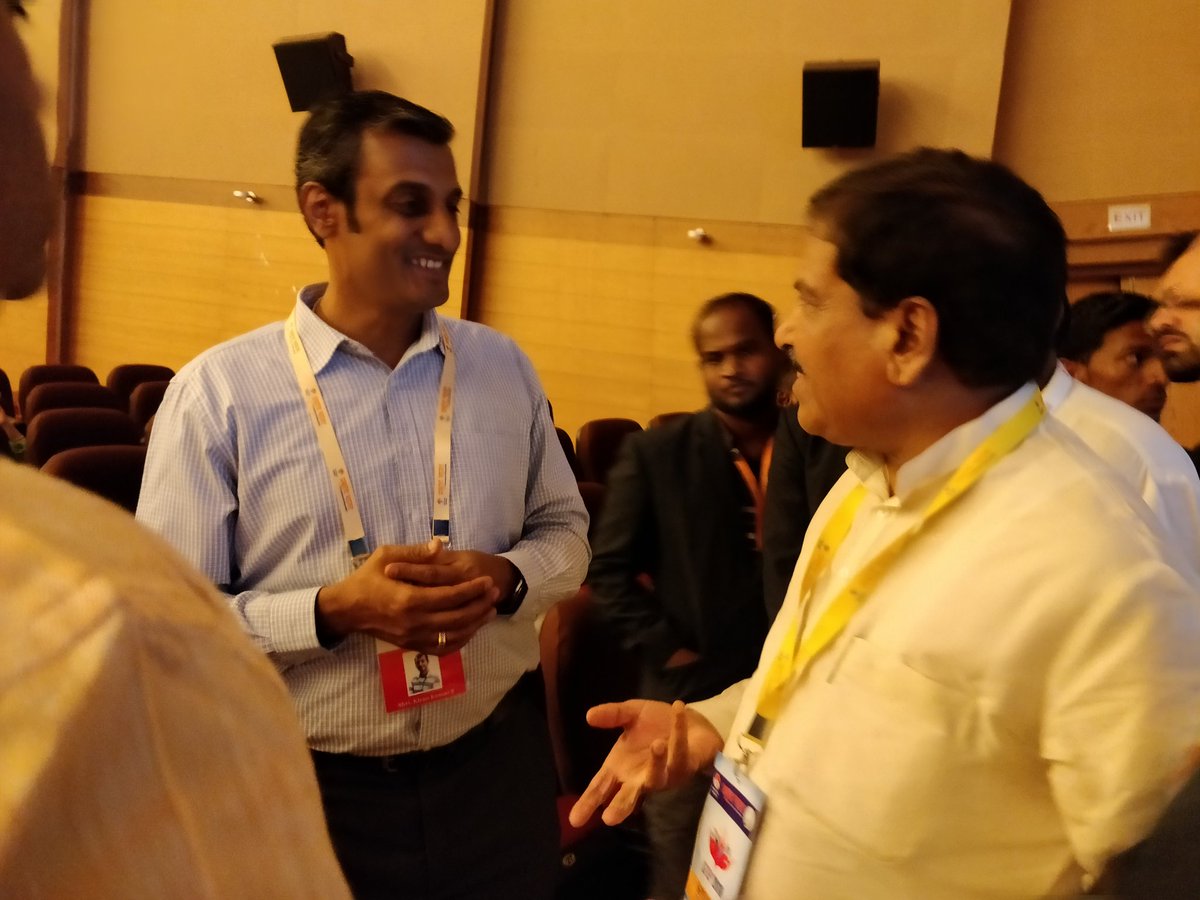 bhsngr's tweet image. Whole day @AngadiMp attend  #STEP2018 seminar &amp;amp; discussed with panelists how he transformed Belgavi using the central Govt schems.. 
#Belgavi is blessed with an approachable MP who has a vision towards his constituency.. 

#SelfieWithAngadi