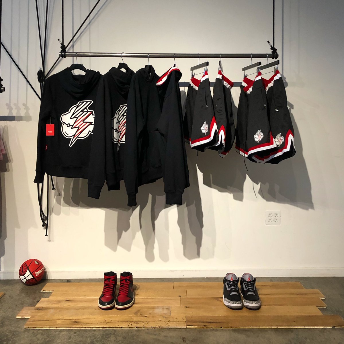 jaefields_'s tweet image. Thank you #Portland for showing up today // left over inventory now Online jaefields.com/collections/fo…