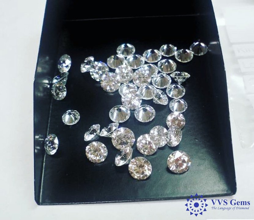 vvsjewelrystore's tweet photo. 🎇SPARKLERS 🎇
#diamonds #VVSGems #Thelanguageofdiamond #solitares #dossiers #GIA #GIAdiamonds #smalldiamonds #fashion #luxury #lifestyle #jewellary #diamondjewellary #preciousstone #diamondsareforever https://t.co/7MCXYUbNrN