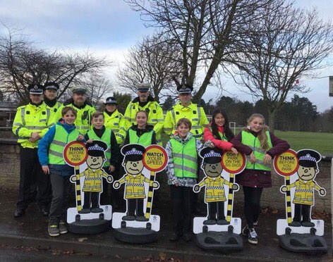School_RdSafety's tweet photo. Today’s tip for a #SaferSchoolRun
Remember it’s both dangerous and illegal to #Stop #Drop or #Park on #Zigzags There are #NoExcuses #Not5Minutes #NotEven5Seconds #KeepChildrenSafe #KeepRoadMarkingsClear #SaferSchools
#CautionChildren #Roadsafety https://t.co/uQsF1RxdUT
