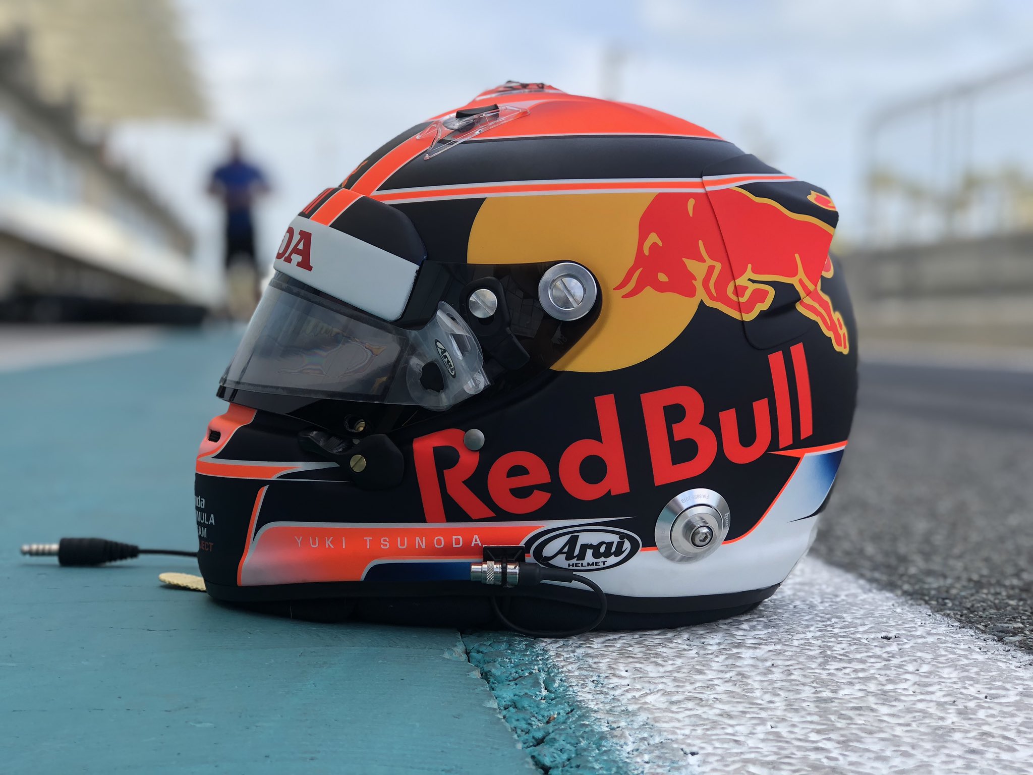 角田裕毅 Yuki Tsunoda 在 Twitter 上 New Helmet 株式会社アライヘルメット様 レッドブル様ありがとうございます 来年このデザインで頑張ります T Co Gm75jbilul Twitter