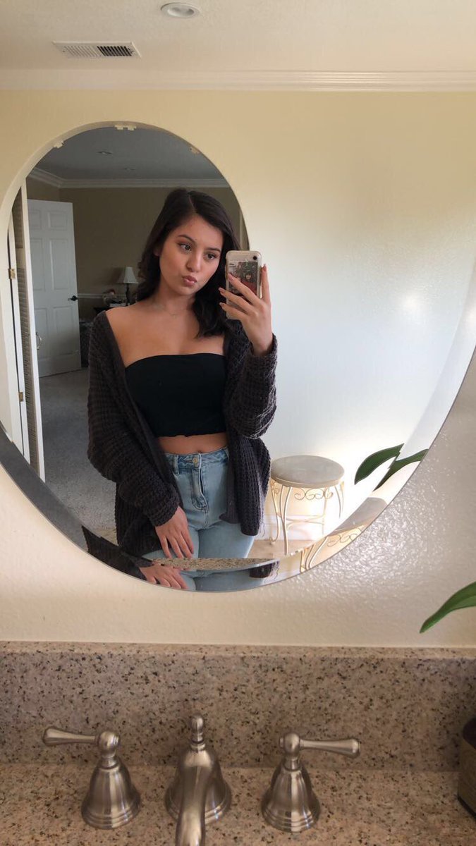 jessicaaachung's tweet photo. #HowHardDidPubertHitMe i’m so sorry if you knew me when i thought i was a tumblr girl https://t.co/az39TSBl4E