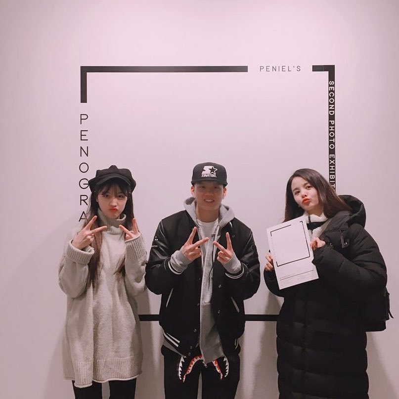 clc_italy's tweet photo. [#Sorn] Siamo andate a vedere 'PENOGRAPHY" di Donggeun! Ero sorpresa da quanto scattasse bene le foto📷✨Sei forte, sunbae… Sarà aperto fino a sabato. Quindi andiamo a vederlo! 😃
#CLC #Seunghee #Sorn #PENOGRAPHY https://t.co/HkFDWpBjnq
