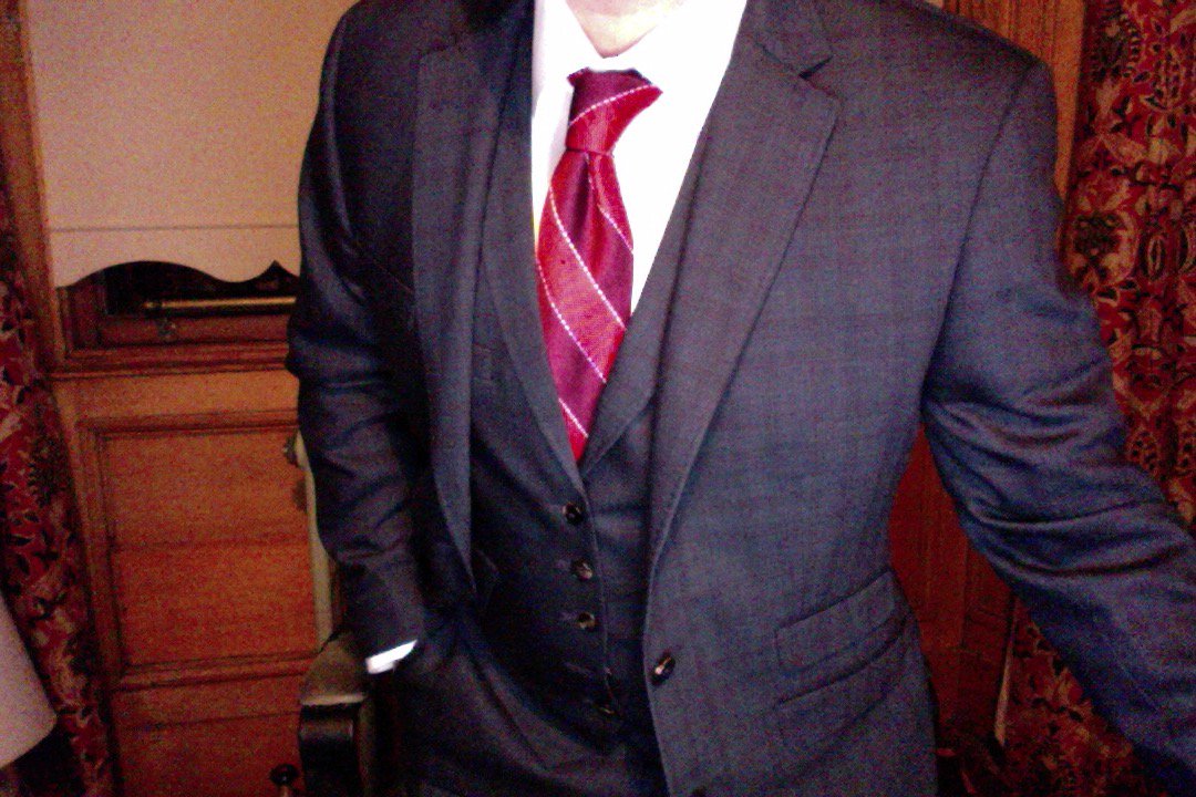 mrmarkmillar's tweet image. Just realised I'm flying to London this morning dressed as Edison Crane from this week's @ProdigyNetflix #1 cover. How weird is THAT?