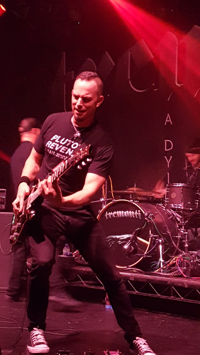 SteveDeakin7's tweet photo. Morning Son @teffers15 9 months ago we lost you Mate. Last night your mum and I sang for you #novoiceleft #ADyingMachineTour @MarkTremonti @IIEROCKII @ryanbennett_ @tkeeganmusic @o2academybris We Miss and Love You So Much Mate Love Dad ❤ XXX @SuzanneDeakin @Elliott_Deakin https://t.co/JyUN1mOvP7