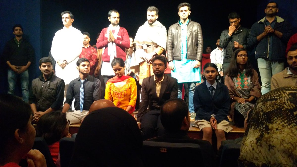 abhishekojha94's tweet photo. A wonderful evening as always! #Nabz-e-zindagi @sukhmanch by the weekend team who had their first ever stage performance. Kudos to the start. You did a wonderful job. Full of substance. Hope ur love affair with theatre goes on for life!
Cheers:)Ps- Sumit/Alisha- Proud of u guys:) https://t.co/83RCnDhSH3