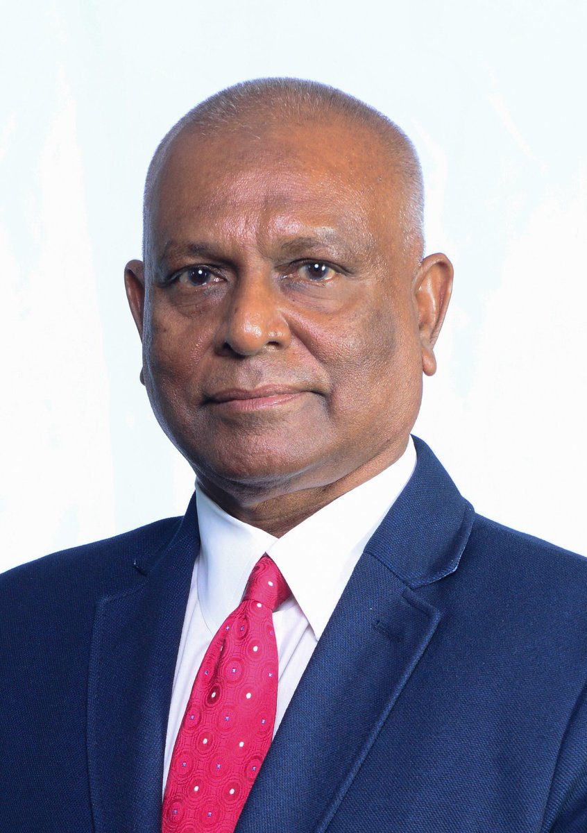AabidhaAli's tweet photo. IGMH ge CEO kamah Bandhu Ibrahim Saleem ayyankohffi @igmhmv @MoH_mv! Mithanun kaakutha laagen mi hinganee?? https://t.co/7JAAfSTYTX
