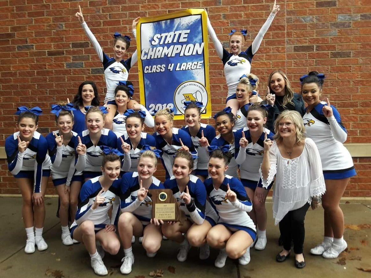 GVSPIRIT's tweet photo. So incredibly proud of this team! 2018 STATE CHAMPIONS!! #gvcheer #riseup2018 #dominatestate #worththework #repetitionsarerequired #happycoaches ๐๐๐ https://t.co/aQsXQXUso2
