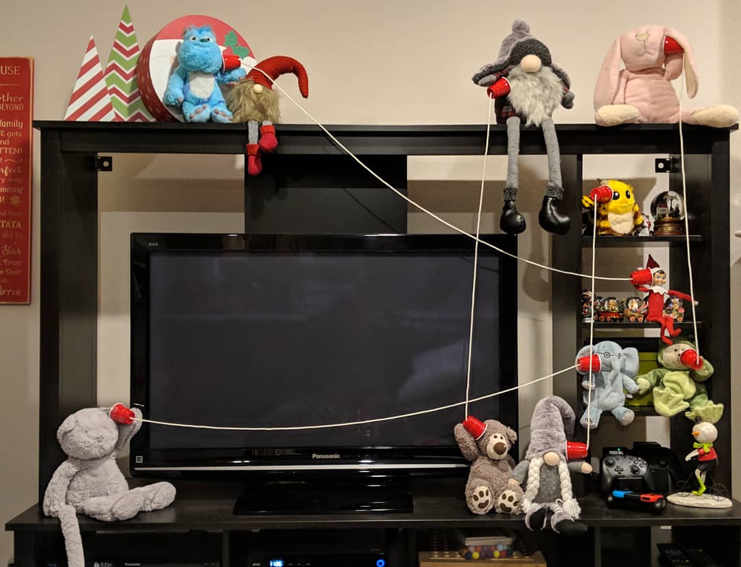 TrixieDoesXmas's tweet image. Day 3: Can you hear me now? @verizon #UpgradeAvailable #Wireless4Xmas #Trixie2018 #ElfOnTheShelf