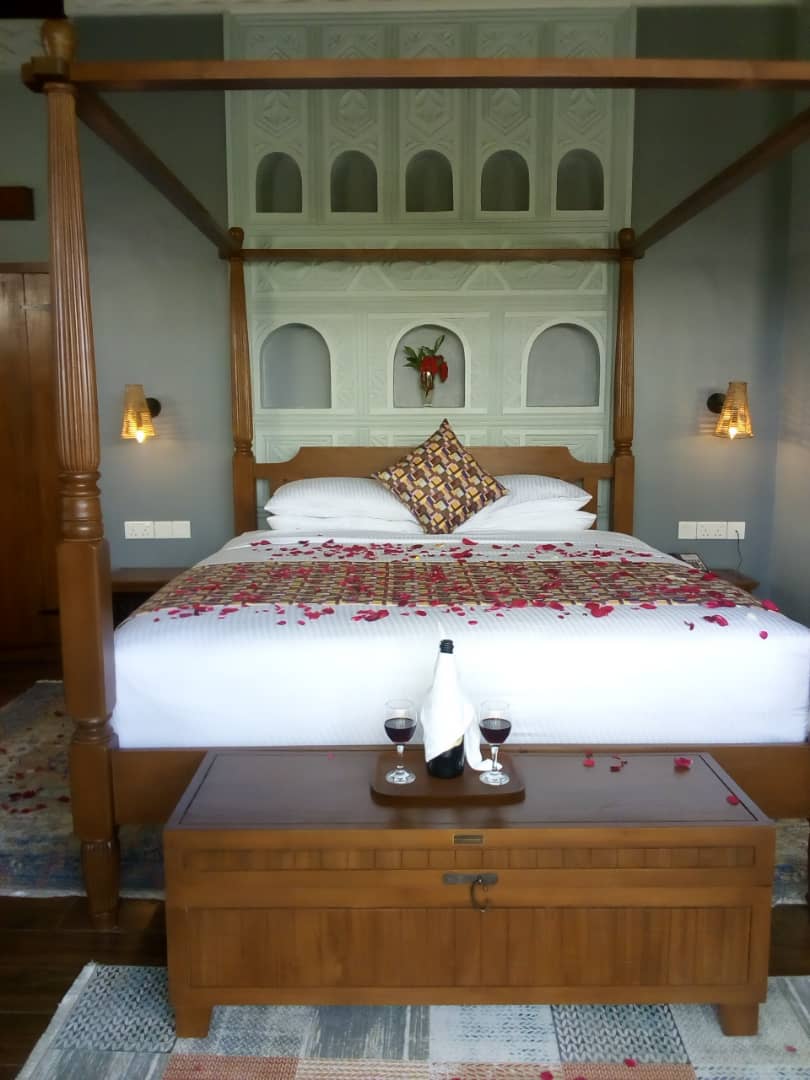 mozesmutungi256's tweet photo. What is a honeymoon without a beautiful bed(smiles) honeymoons are best done in Uganda, more so in such a romantic setting, @emburara will make yours a memorable one, #UsagaEmburaraVisit #LifeOnTheFarm #VisitEmburara #VisitUganda https://t.co/GJrEzgj5Lg