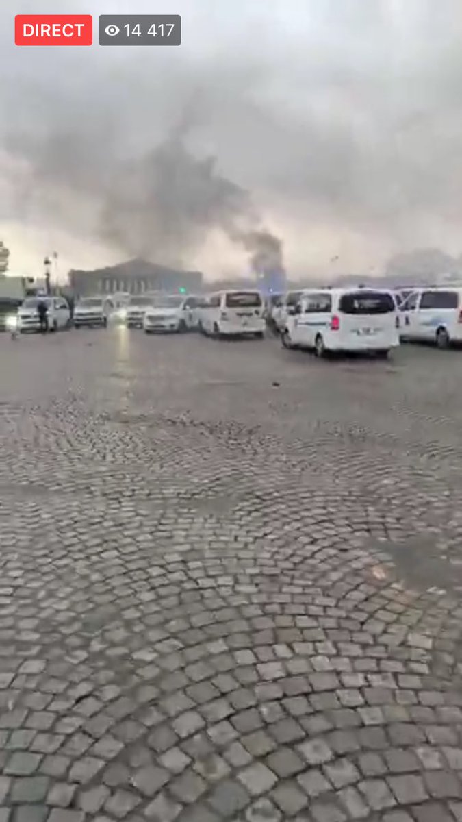 brutofficiel's tweet photo. DIRECT - Blocage surprise des ambulanciers en colère devant l’Assemblée Nationale.

Les dernières infos sur place avec @RemyBuisine : https://t.co/0sPndazhgE https://t.co/ZEYCuPfhHT