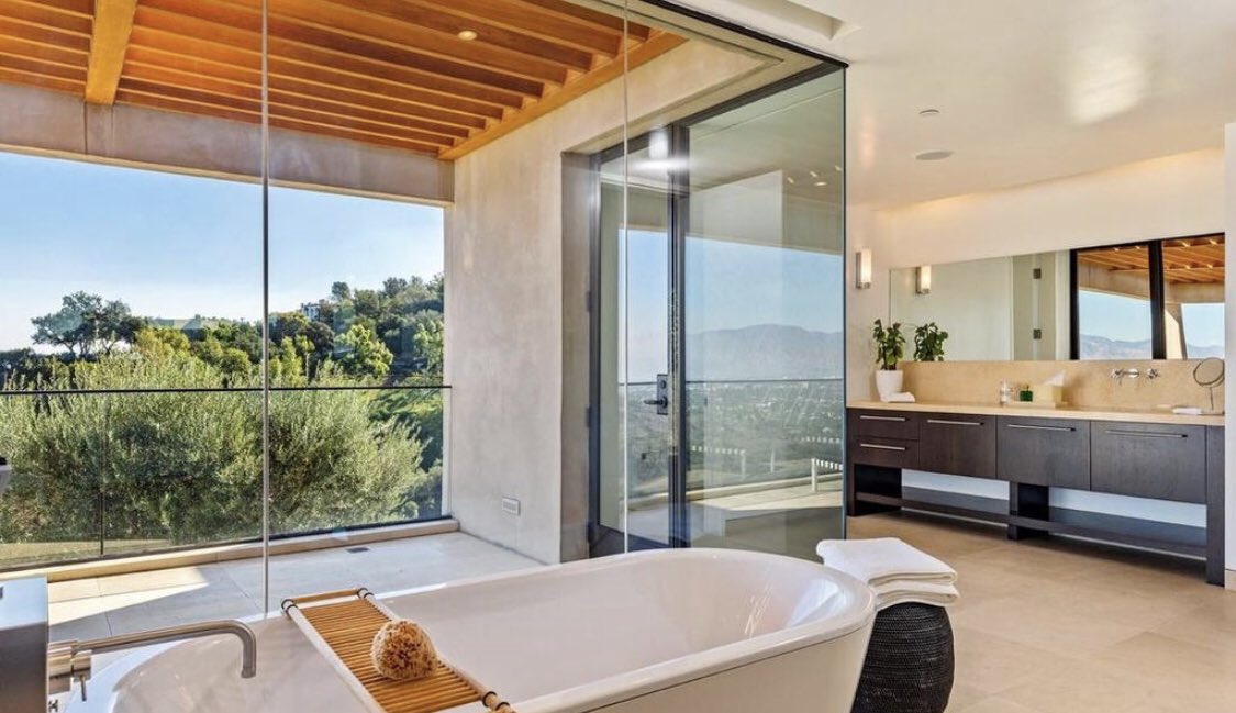 USluxuryhomes tweet picture