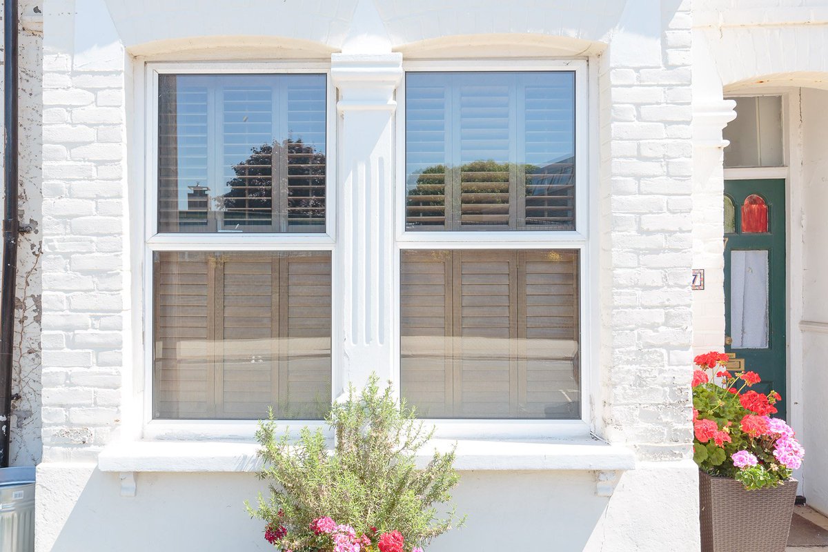 HamiltonWindowz's tweet photo. We've said it before but the classic sash window is making a bit of a comeback (based on the increase of requests we get) - would a sash window benefit your home - https://t.co/rTBByxIRc1 https://t.co/Mlxw9I6nwr