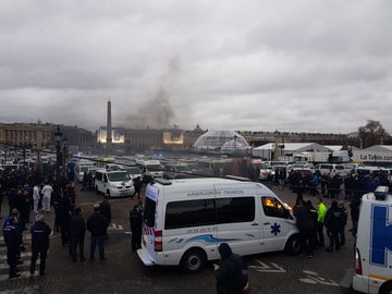 Paris : des centaines d'ambulanciers bloquent la place de la Concorde (PHOTOS, VIDEOS) DteiPsvXoAAlFEU?format=jpg&name=360x360