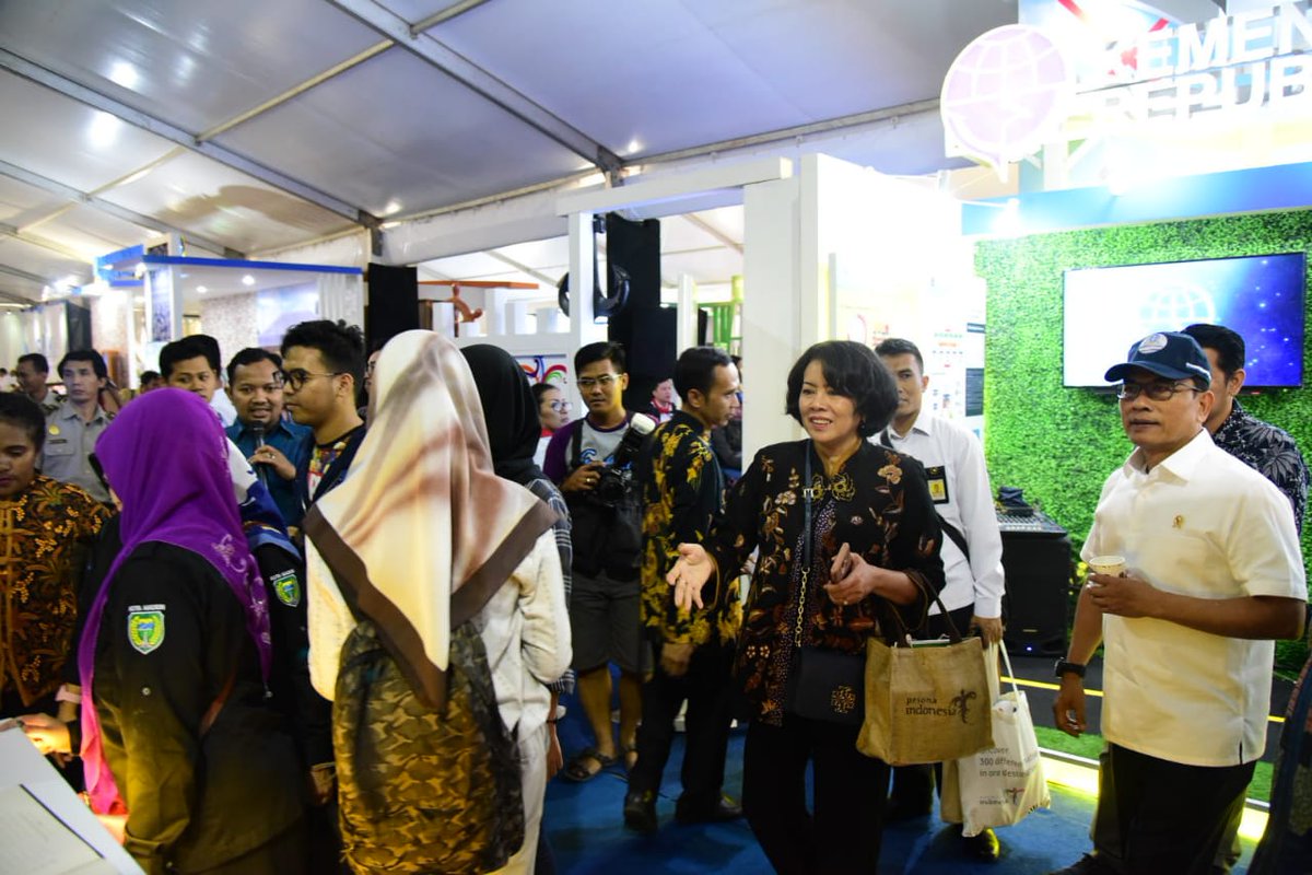DPR_RI's tweet photo. Booth DPR RI turut dikunjungi Kepala Staf Kepresidenan Moeldoko pada acara Sinergi Aksi Informasi dan Komunikasi (SAIK) 2018 di Lapangan Ahmad Yani Kota Tangerang, Senin, 3 Desember 2018. #SAIK2018 #AMH2018 https://t.co/2b3bwd43Ik