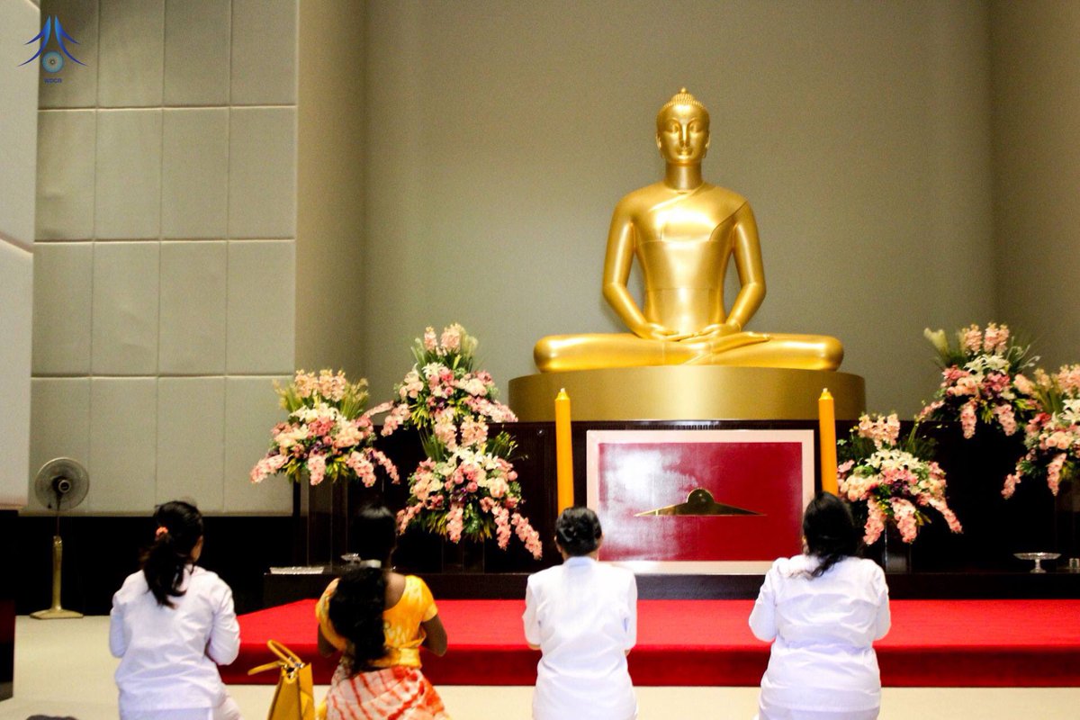 wdcreception's tweet photo. ด็อกเตอร P.Jeyantmi เป็นชาวอินเดียที่ทำงานให้กับรัฐบาล มาเยี่ยมชม #วัดพระธรรมกาย เป็นครั้งแรก เนื่องจากมีประชุมที่สถาบัน AIT มหาวิทยาลัยธรรมศาสตร์ จึงมีเจ้าหน้าที่จากสถานบัน AIT แนะนำให้มา 

      Dr.P.Jeyantmi กล่าวว่าประทับใจมาก ได้รับความสบายใจและผ่อนคลายจากการชมวัดในวันนี้ https://t.co/TXetmkL7db