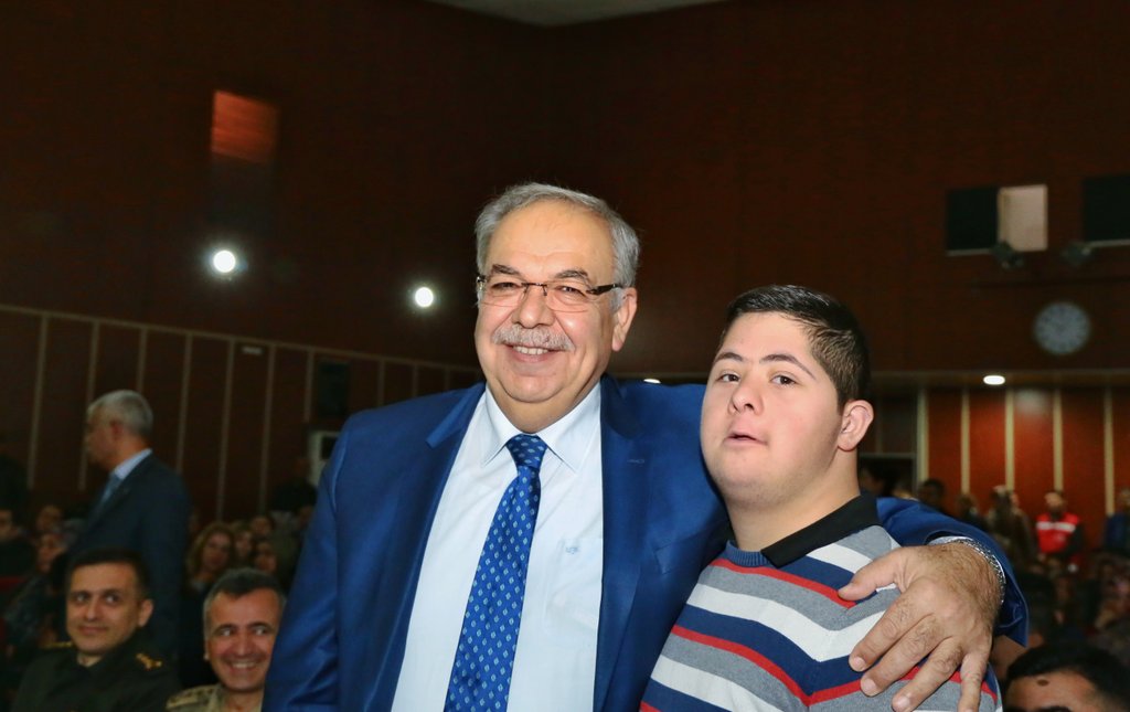 AdiyamanBelTR's tweet photo. Başkanımız F.Hüsrev KUTLU, 3 Aralık Dünya Engelliler Günü Kutlamaları Kapsamında Halk Eğitim Merkezinde Yapılan Etkinliğe Katıldı. Başkanımız Yaptığı Konuşmada, Engelliler için Yapılan Hizmetlerimizi Anlatarak, Engelli Kardeşlerimizin Gününü Kutladı.
#3AralıkDünyaEngellilerGünü https://t.co/VmArzG0iiJ
