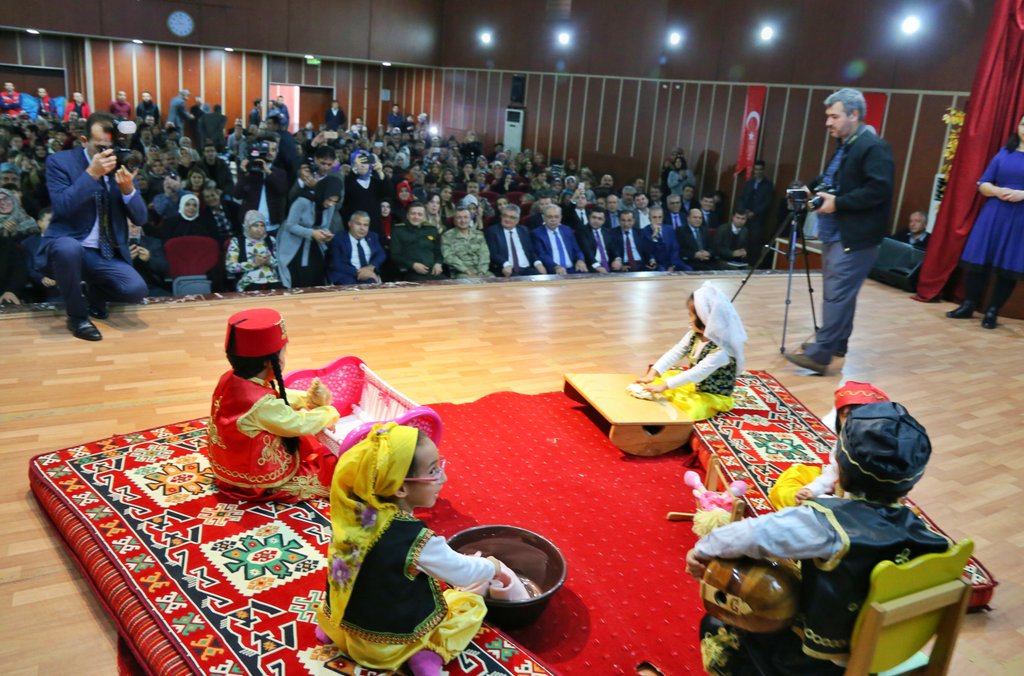 AdiyamanBelTR's tweet photo. Başkanımız F.Hüsrev KUTLU, 3 Aralık Dünya Engelliler Günü Kutlamaları Kapsamında Halk Eğitim Merkezinde Yapılan Etkinliğe Katıldı. Başkanımız Yaptığı Konuşmada, Engelliler için Yapılan Hizmetlerimizi Anlatarak, Engelli Kardeşlerimizin Gününü Kutladı.
#3AralıkDünyaEngellilerGünü https://t.co/VmArzG0iiJ