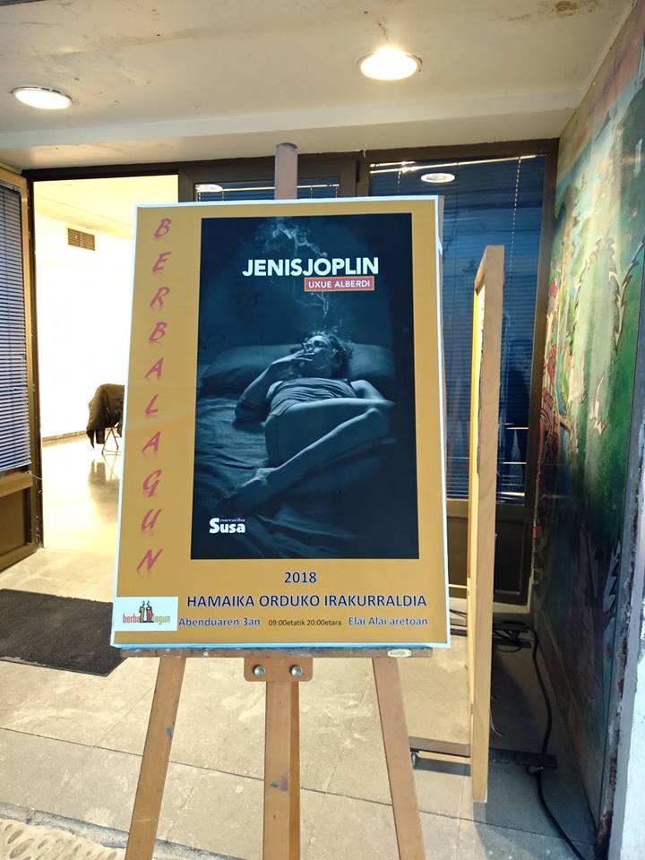Kulturagernika_'s tweet photo. Haimaka orduko irakurraldia martxan!! Aurten Uxue Alberdiren "Jenisjoplin" liburua irakurriko da. #EuskararenEguna #Euskaraldia https://t.co/3xm6rANx80