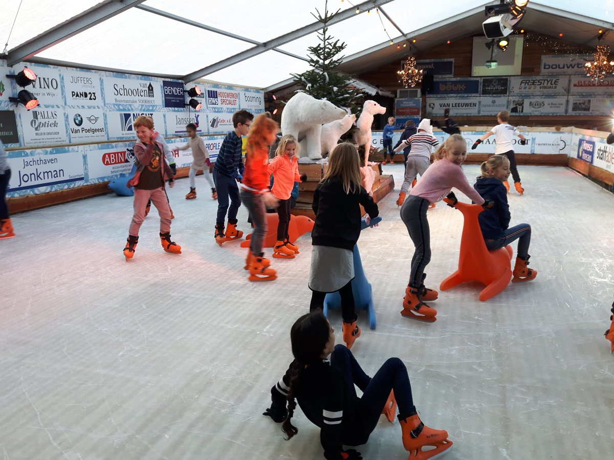 Schoolschaatsen in #winterwonderland <a href="/NoordwijkZH/">Gemeente Noordwijk</a>.
Fantastisch evenement voor groep 5 t/m8 #noordwijk en @noordwijkerhout
