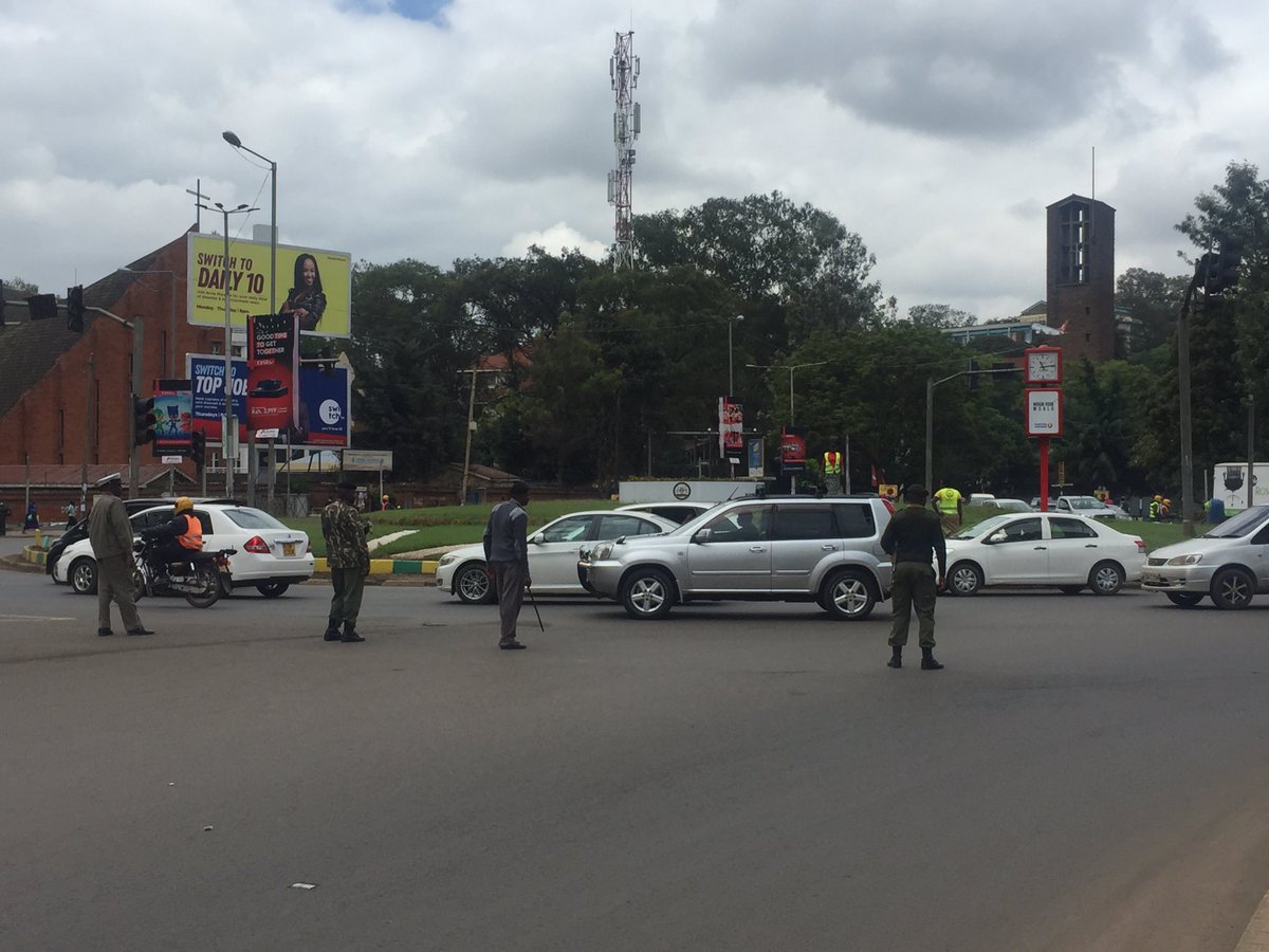 Rnagila's tweet photo. Armed police and county askaris at the #UniversityWay entry into the CBD to ensure #MatatuBan and #BodaBodaBan is enforced https://t.co/2e4Hln7XT8