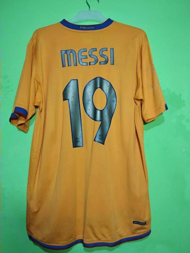 masMasimuda's tweet photo. ● Bismillahhirrahmanirrahim ●
¤¤¤¤¤¤¤¤¤¤¤¤¤¤¤¤¤¤¤¤¤¤¤¤¤
DIJUAL
★ JERSEY BARCELONA AWAY 2006 with NNS MESSI
★ SIZE L
★ KONDISI MINT ( minus dilogo LFP bisa di peeloff ), JARANG DIPAKAI
★ IDR : 300.000

Silahkan yg berminat 
0858 9077 1400

#jersey4sale https://t.co/LiKulv5bP2