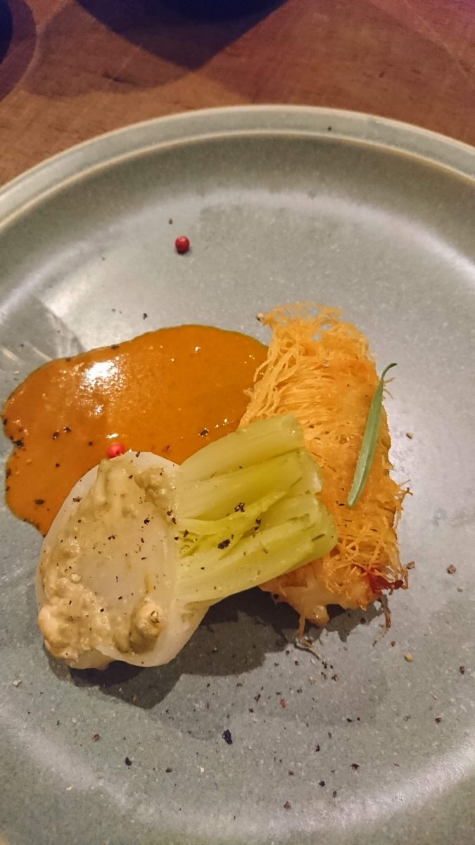 wine__salon's tweet photo. サクサクのカダイフで包まれた活オマールエビには、やさしい樽の風味のニュートンを。これはもう少しパワフルなワインの方がよかったかな。
#ワイン会  #オマールエビ #SERENDIPITY #シャルドネ #ナパ #TEPATOMOKA https://t.co/GnH14EZ9re