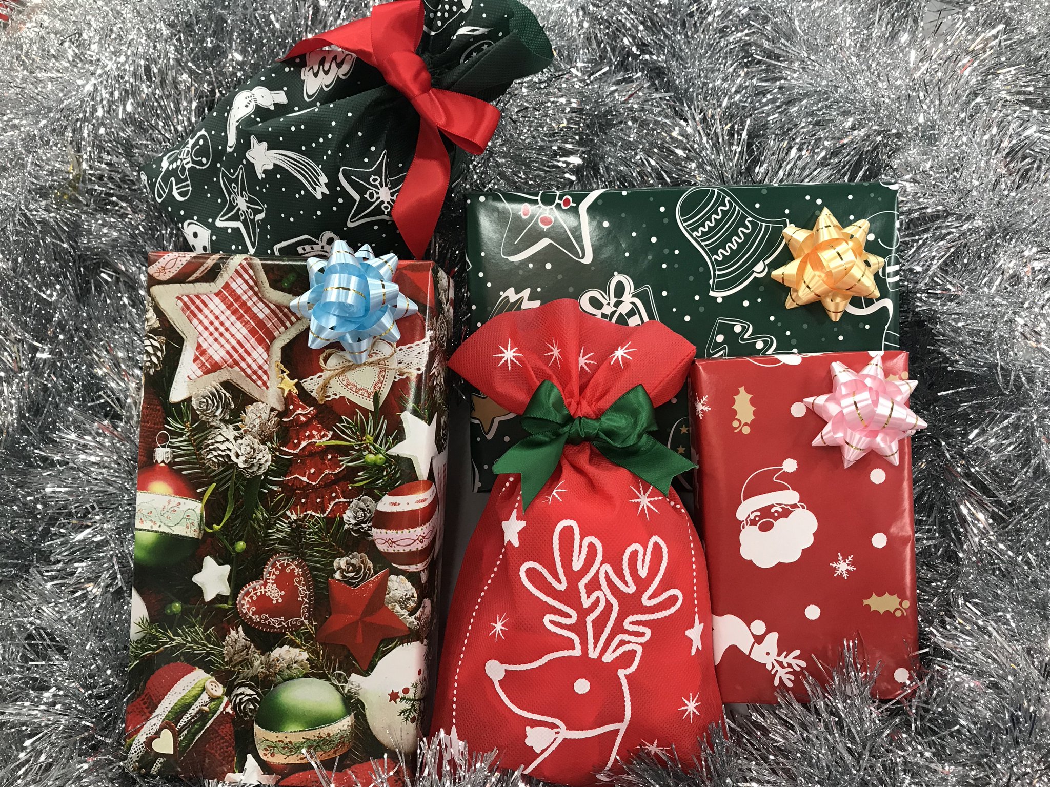 ヨドバシカメラ 秋葉原店 5f 家電フロアにラッピングコーナーopen クリスマスプレゼントや忘年会の景品を心を込めてお包みします 素敵な包装紙やギフトバッグをご用意してお客様をお迎えします プレゼント選びはぜひ ヨドバシakiba で ヨドバシカメラ 秋葉原店 5f 家電フロアにラッピングコーナーopen クリスマスプレゼントや忘年会の景品を心を込めてお包みします 素敵な包装紙やギフトバッグをご用意してお客様をお迎えします プレゼント選びはぜひ ヨドバシakiba で