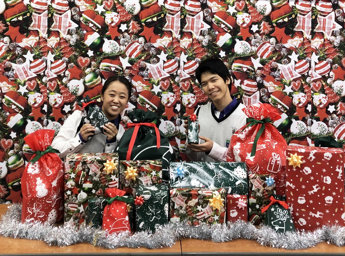 ヨドバシカメラ 秋葉原店 5f 家電フロアにラッピングコーナーopen クリスマスプレゼントや忘年会の景品を心を込めてお包みします 素敵な包装紙やギフトバッグをご用意してお客様をお迎えします プレゼント選びはぜひ ヨドバシakiba で