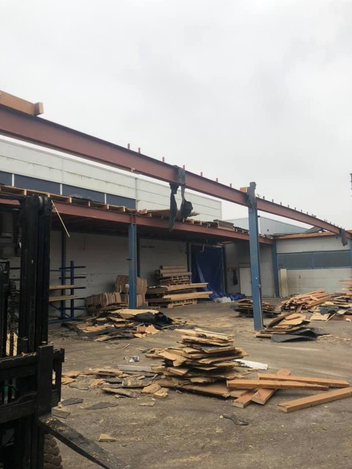 SunmasterNL's tweet image. Sunmaster bouwt aan haar toekomst! Het dak is eraf en deze week moeten de gevels eraan geloven. Totaal zal 3000 m2 productieruimte worden gerenoveerd en worden toegevoegd aan het bestaande pand.