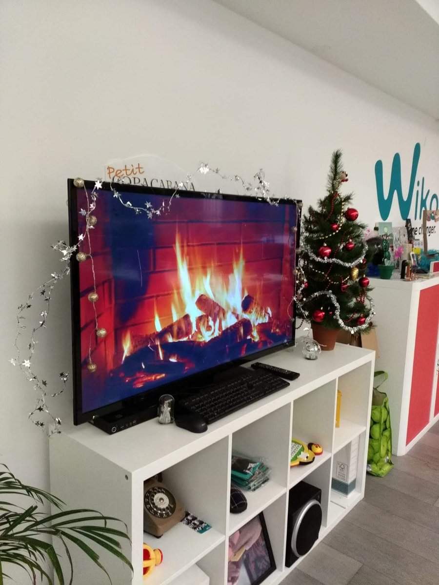 digitalacteur's tweet photo. #decorations de #noel2018 à la #Dsi @WikoMobile. Merci @PeterLewit https://t.co/MZIrf2DZTz