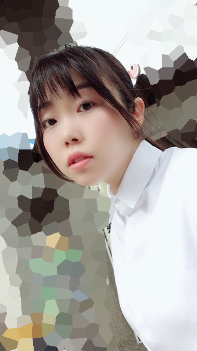 katadariho's tweet photo. 12月なのに、コート着たくなくて、かさばるような暖かい着たくなくて、

ワイシャツで外出た。

ヒートテック重ねてる。

軽いし暖かい。

この格好好き。 https://t.co/fDA7PKVAN7