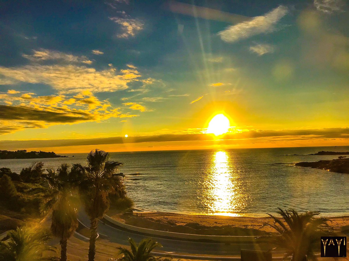 reivaxstgo31's tweet photo. #sunrise sur la route des #calanques #corniche de #lesterel du côté de #theoulesurmer et #letrayas @AlpesMaritimes @CotedAzur_06 @VisitCotedazur @tourismepaca #frenchriviera #MagnifiqueFrance #fierdusud #mediteranee 😍🌞💫⭐️💫🌴 https://t.co/BC4wOLenNY