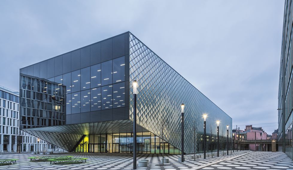 agencebleuciel's tweet photo. Bâtiments institutionnels &amp; éclairage - TRILUX propose des solutions adaptées à toutes les exigences d'#éclairage &amp; d'#architecture. Coup de projecteur sur 2 projets en #Allemagne (Parlement du Land de Bade-Wurtemberg / Futurium de Berlin) ▶️https://t.co/1WFpJKGSlt https://t.co/660I0TDF2T