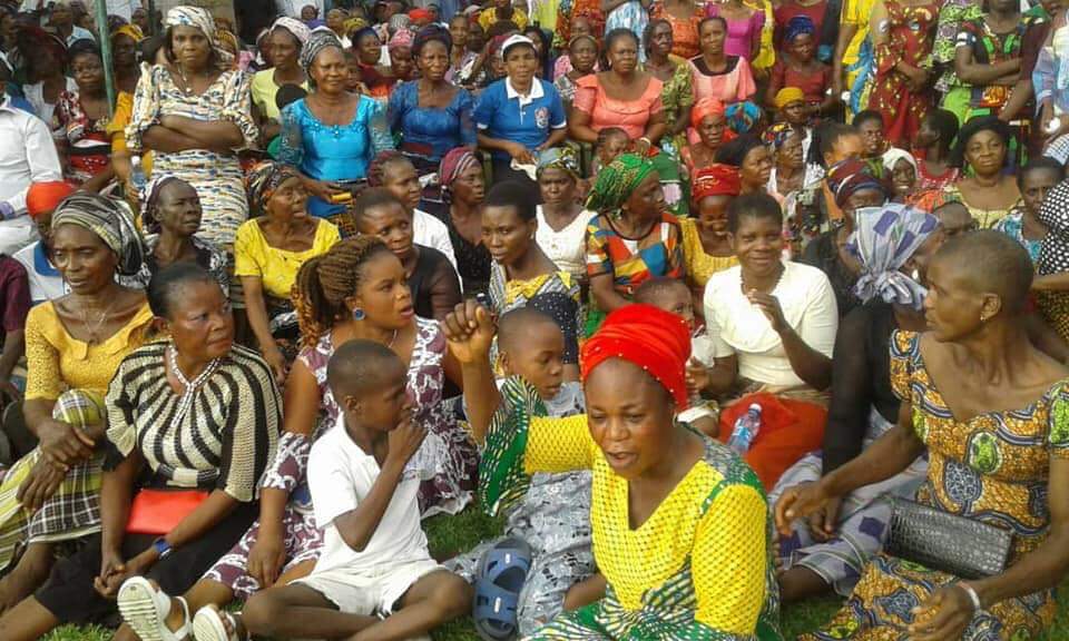 DominicSD5050's tweet photo. HOME IS HOME. 
His Excellency, Most Distinguished @SenMagnusAbe was again warmly received by his people, the people of Gokana LGA as he addressed them.Sen. Abe best brain Rivers State will have as governor come2019. @MBuhari @aishambuhari @APCNigeria @ProfOsinbajo @AsiwajuTinubu https://t.co/Gjs2jgLLIH